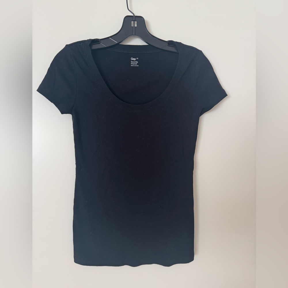 Gap cotton black, scoop neck tshirt, worn once, size XS